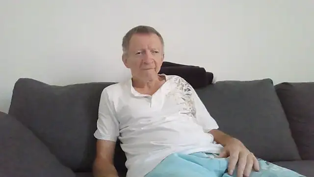 naturiste974 online show from June 14, 2026, 3:24 pm