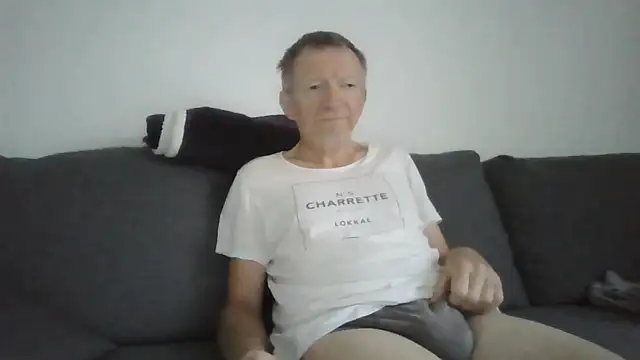 naturiste974 online show from June 10, 2026, 4:46 am