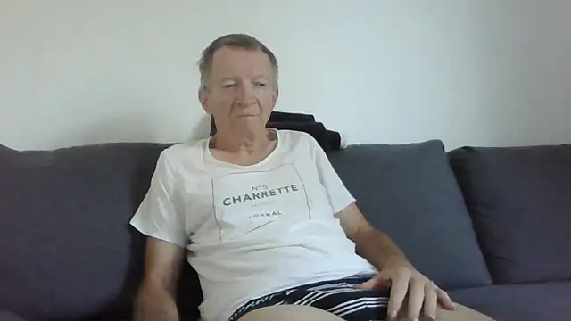 naturiste974 online show from June 18, 2026, 5:28 am