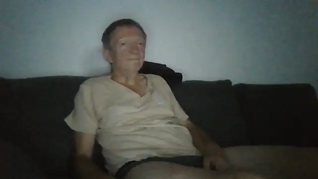 naturiste974 online show from June 18, 2026, 8:25 pm