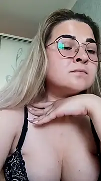 pussyCat t online show from May 3, 2026, 12:31 pm