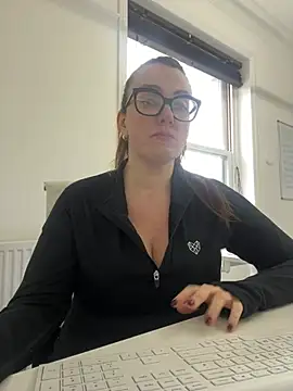 Miss Stassi online show from February 3, 2025, 9:41 am