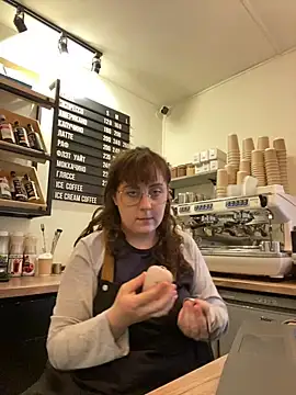 cinnabon  online show from October 25, 2025, 11:53 am