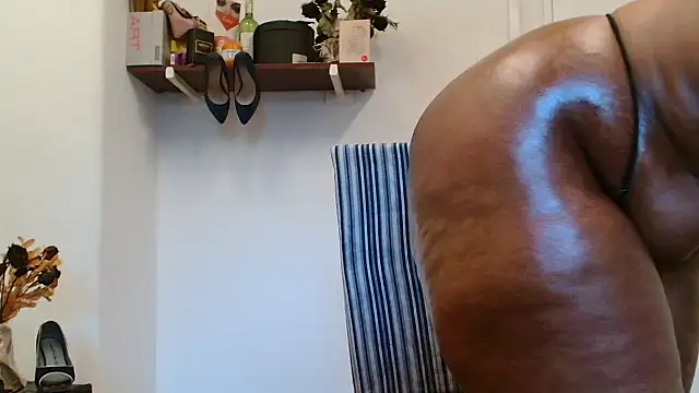 xTALLSEXYBUMx online show from October 15, 2025, 4:33 am