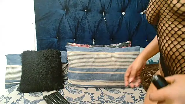 xTALLSEXYBUMx online show from June 4, 2026, 7:24 am