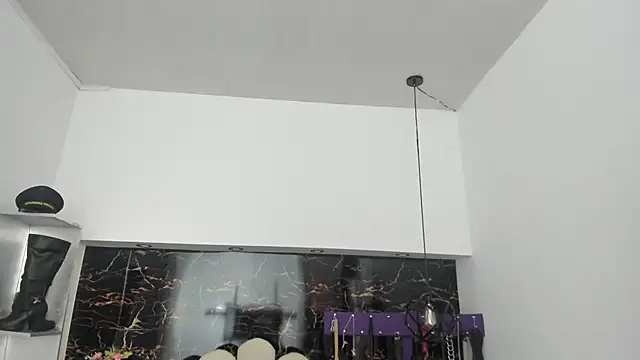 Kathia Armstrong online show from February 4, 2025, 1:16 pm