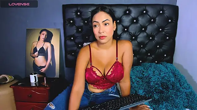 catalinamuss  online show from May 6, 2026, 1:59 pm