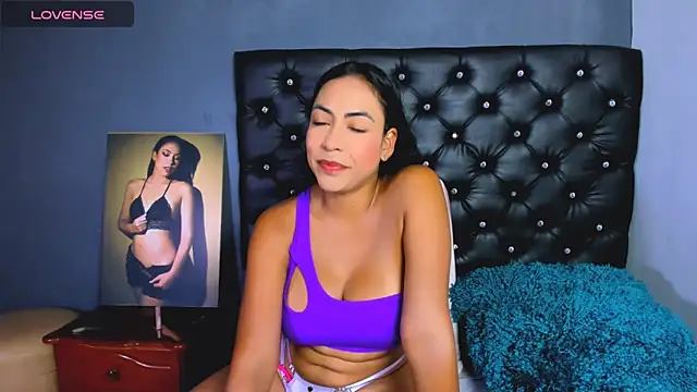 catalinamuss  online show from May 5, 2026, 5:38 pm