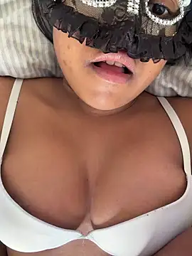 Snapshot of Bella_Luna18 chatting on November 26, 2025, 7:25 pm Bella Luna18 online show from November 26, 2025, 7:25 pm