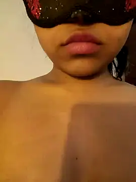 Snapshot of Bella_Luna18 chatting on March 5, 2025, 5:08 pm Bella Luna18 online show from March 5, 2025, 5:08 pm