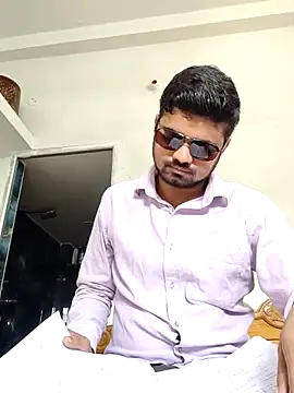 Snapshot of Ishan003 chatting on June 1, 2026, 4:24 am Ishan003 online show from June 1, 2026, 4:24 am