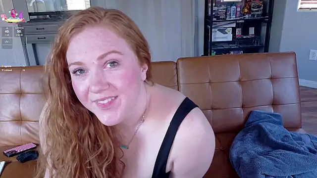 Snapshot of Scarlettredff chatting on April 11, 2026, 6:33 pm Scarlettredff online show from April 11, 2026, 6:33 pm
