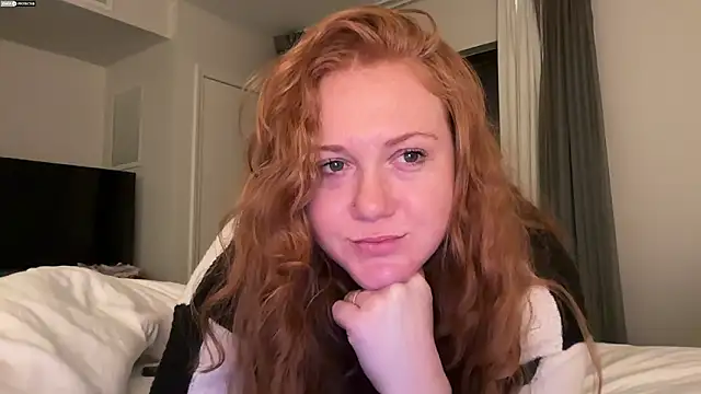 Scarlettredff online show from February 3, 2026, 5:05 am