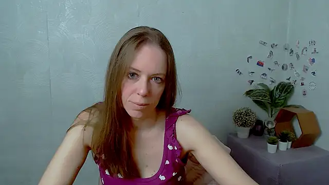 GloriaSi  online show from May 6, 2026, 2:48 am