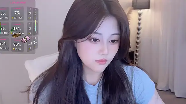 Strawberrybabyy1 online show from September 18, 2025, 2:31 pm