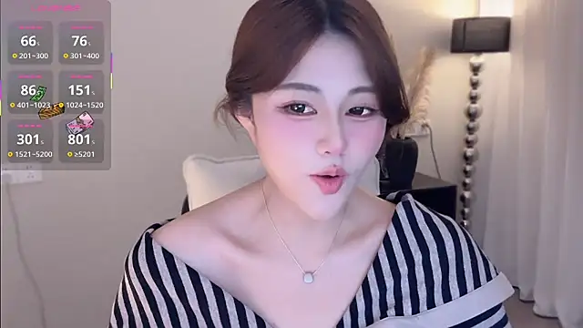 Strawberrybabyy1 online show from October 16, 2025, 3:09 pm