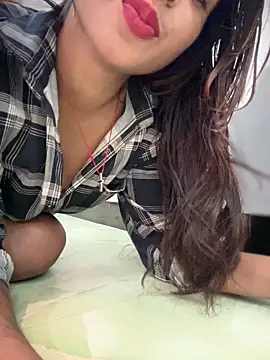 Snapshot of DiyAsingHh chatting on April 17, 2026, 11:51 pm DiyAsingHh online show from April 17, 2026, 11:51 pm