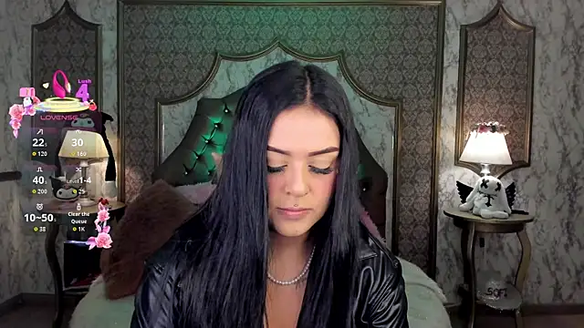 SoffiQueen online show from June 1, 2026, 2:06 pm