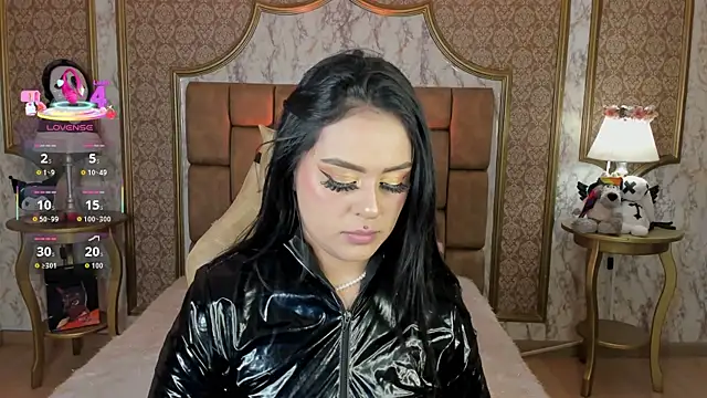 SoffiQueen online show from November 3, 2025, 8:34 pm