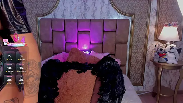 SoffiQueen online show from October 10, 2025, 3:46 pm