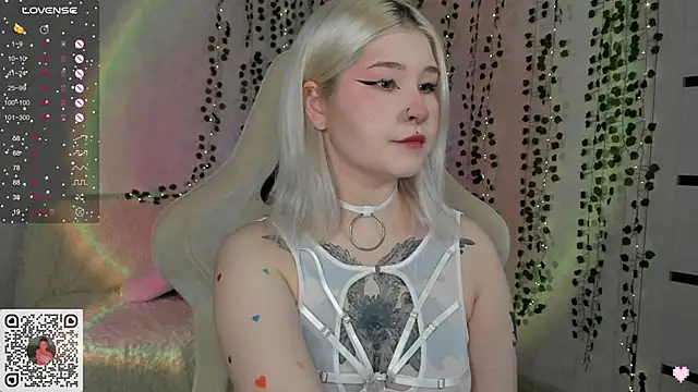 chillycharm online show from January 23, 2025, 1:51 am