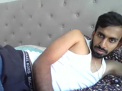 skinny  boy   online show from November 14, 2025, 4:21 pm