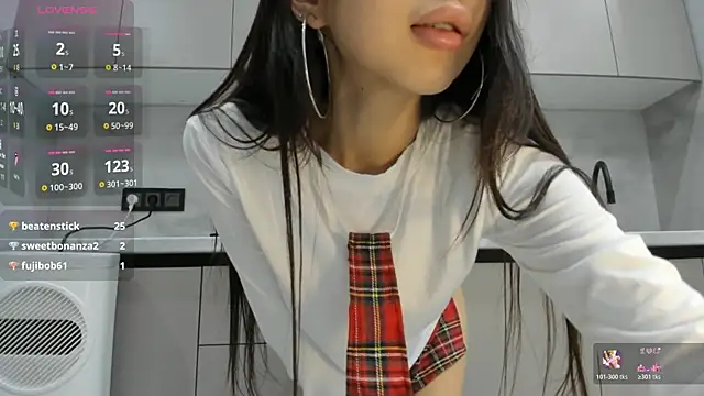 Mia Meow  online show from November 2, 2025, 8:03 pm