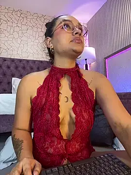 EMILYY FOXY online show from July 6, 2026, 7:05 pm