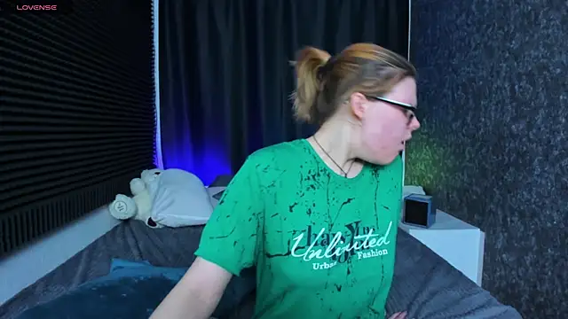 KIKI Krash online show from March 13, 2025, 6:01 pm