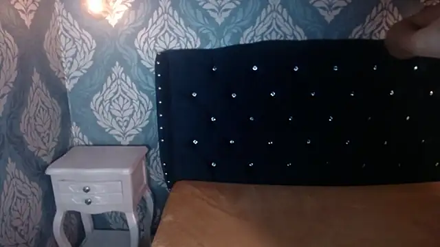 Sofiacowperx online show from November 4, 2025, 8:29 am