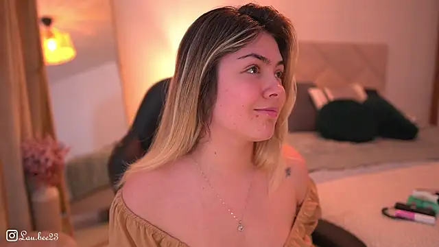 Lau Bee online show from November 4, 2025, 5:39 pm