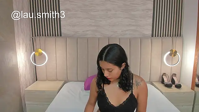 laura smith33 online show from November 5, 2025, 2:42 pm