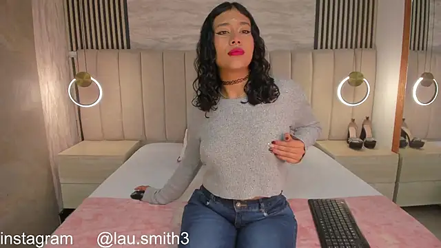 laura smith33 online show from December 19, 2025, 3:25 pm