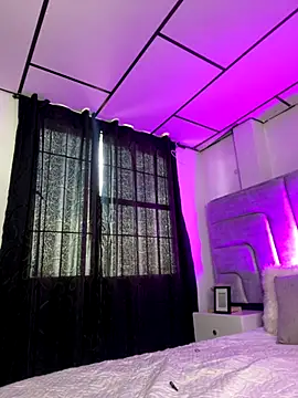 ZoeJohnsoon online show from September 17, 2025, 3:25 pm