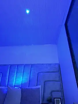 ZoeJohnsoon online show from September 25, 2025, 4:57 pm