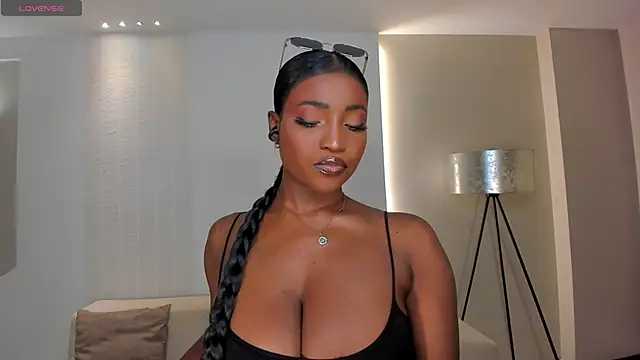 SavannahStorm online show from November 14, 2025, 7:17 pm