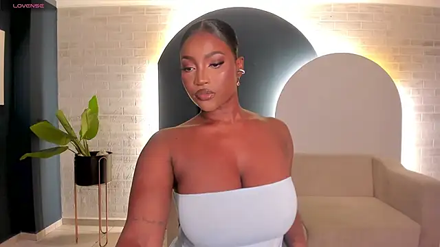 SavannahStorm online show from May 29, 2026, 1:17 pm