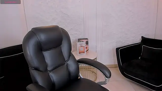 SavannahStorm online show from June 27, 2026, 12:22 pm