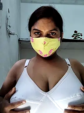 Snapshot of illay_love chatting on March 1, 2026, 6:35 am illay love online show from March 1, 2026, 6:35 am