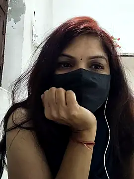 Snapshot of illay_love chatting on February 5, 2026, 6:04 pm illay love online show from February 5, 2026, 6:04 pm