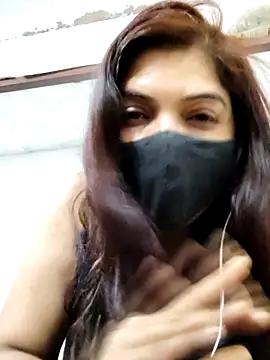 Snapshot of illay_love chatting on March 6, 2026, 2:45 pm illay love online show from March 6, 2026, 2:45 pm