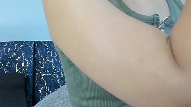 Sophia Lemos online show from October 24, 2025, 2:05 pm