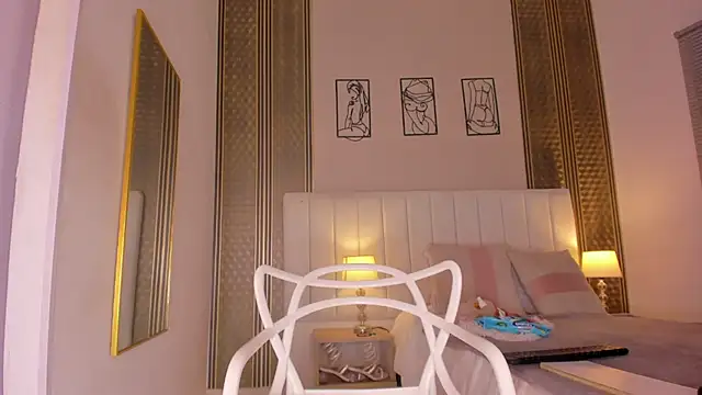 zoe sky  online show from February 10, 2026, 11:42 am