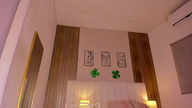 zoe sky  online show from March 13, 2026, 11:48 am