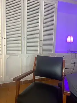 Adel Nesbiit online show from May 6, 2026, 7:51 pm