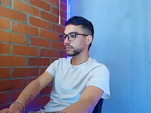 Leandro valenzuela online show from September 12, 2025, 3:45 pm