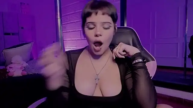 BonnieAnderson  online show from April 21, 2026, 8:15 pm