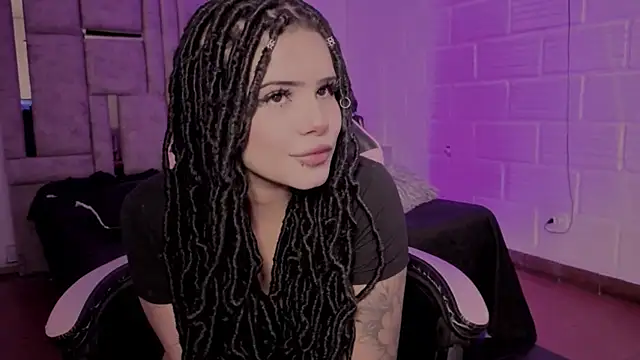 BonnieAnderson  online show from July 14, 2026, 9:21 pm