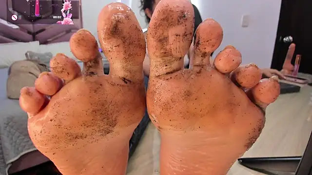 Estefany777 online show from March 18, 2025, 7:12 am