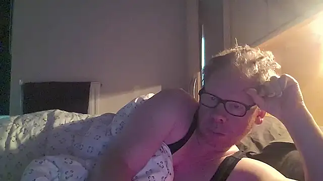 kinkyslet8 online show from October 5, 2025, 7:10 am